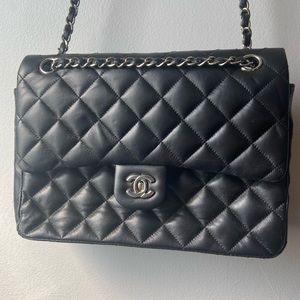 Chanel Classic Flap Black Lambskin (medium size)